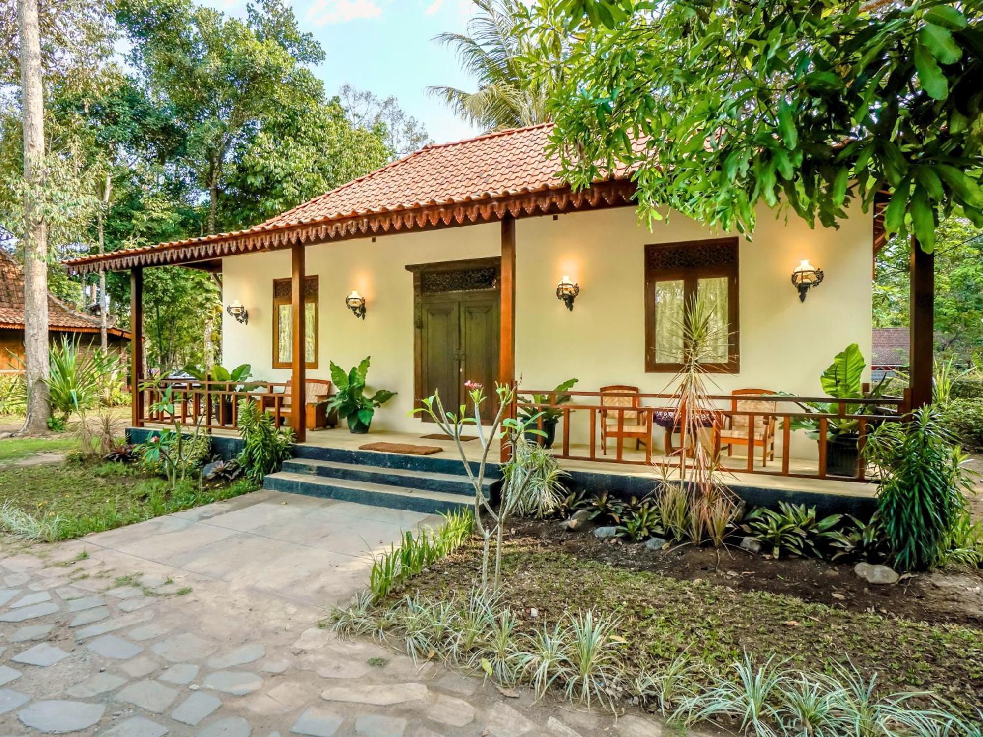 Ndalem Nitihardjan Hotel Magelang Exterior photo