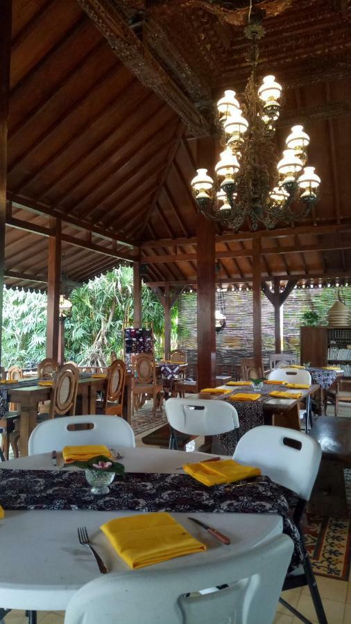 Ndalem Nitihardjan Hotel Magelang Exterior photo